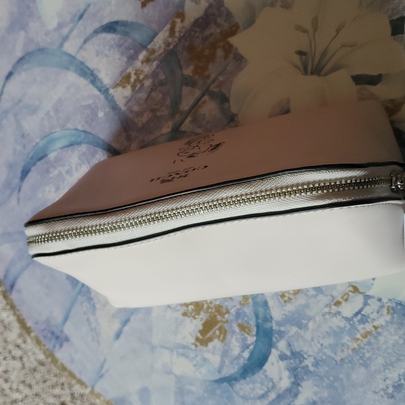 NWT COACH x SNOOPY cosmetic bag F65208 - Picture 9 of 9